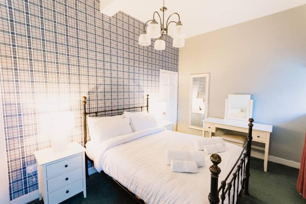 Factors House - A Comfy Cottage In Countryside Park With Wifi And Access To Bar And Pool Perth Bagian luar foto