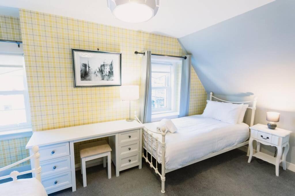 Factors House - A Comfy Cottage In Countryside Park With Wifi And Access To Bar And Pool Perth Bagian luar foto