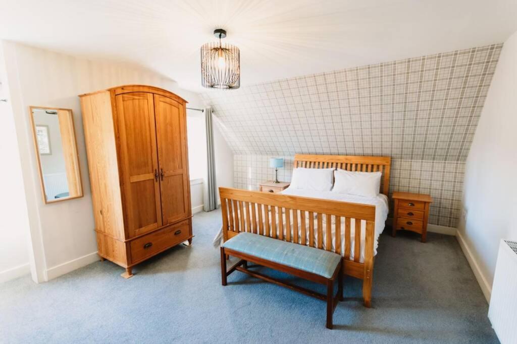 Factors House - A Comfy Cottage In Countryside Park With Wifi And Access To Bar And Pool Perth Bagian luar foto