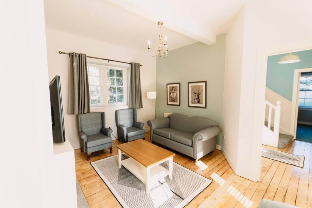 Factors House - A Comfy Cottage In Countryside Park With Wifi And Access To Bar And Pool Perth Bagian luar foto