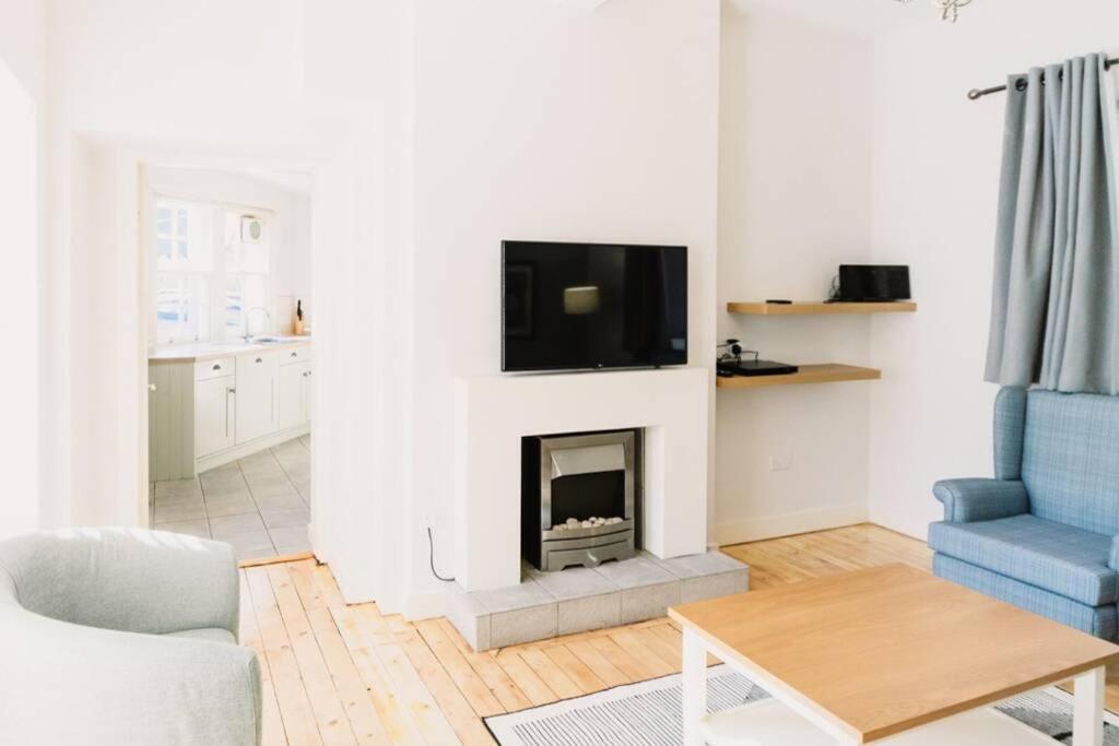 Factors House - A Comfy Cottage In Countryside Park With Wifi And Access To Bar And Pool Perth Bagian luar foto