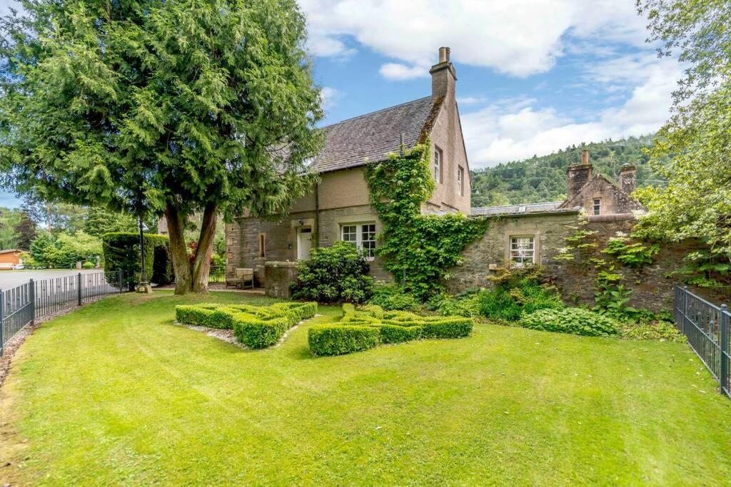 Factors House - A Comfy Cottage In Countryside Park With Wifi And Access To Bar And Pool Perth Bagian luar foto
