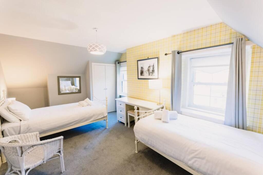 Factors House - A Comfy Cottage In Countryside Park With Wifi And Access To Bar And Pool Perth Bagian luar foto