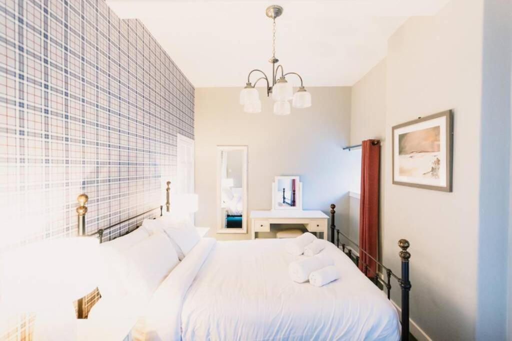 Factors House - A Comfy Cottage In Countryside Park With Wifi And Access To Bar And Pool Perth Bagian luar foto