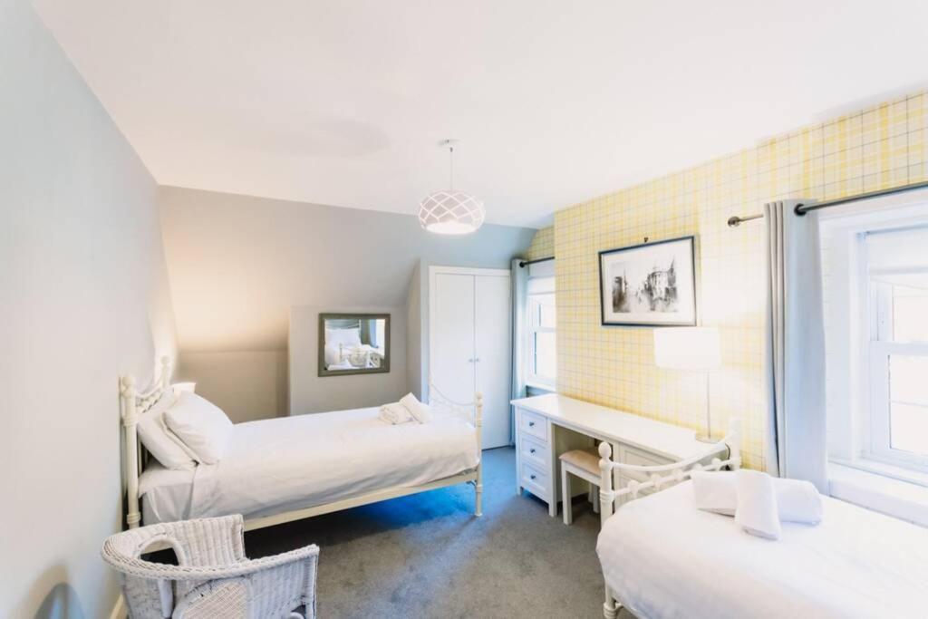 Factors House - A Comfy Cottage In Countryside Park With Wifi And Access To Bar And Pool Perth Bagian luar foto