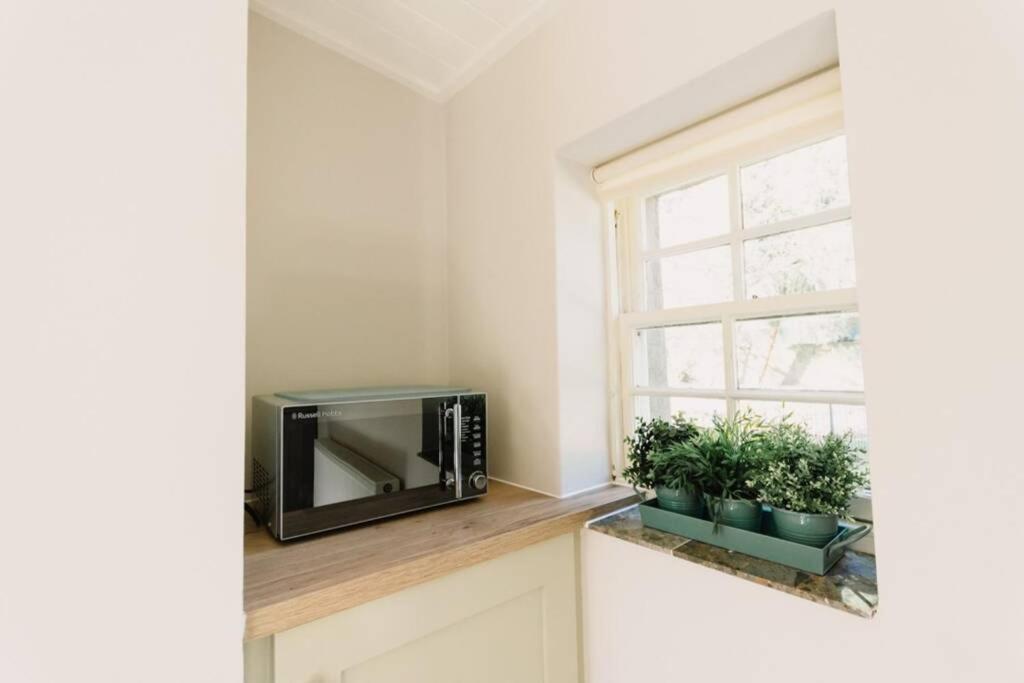 Factors House - A Comfy Cottage In Countryside Park With Wifi And Access To Bar And Pool Perth Bagian luar foto