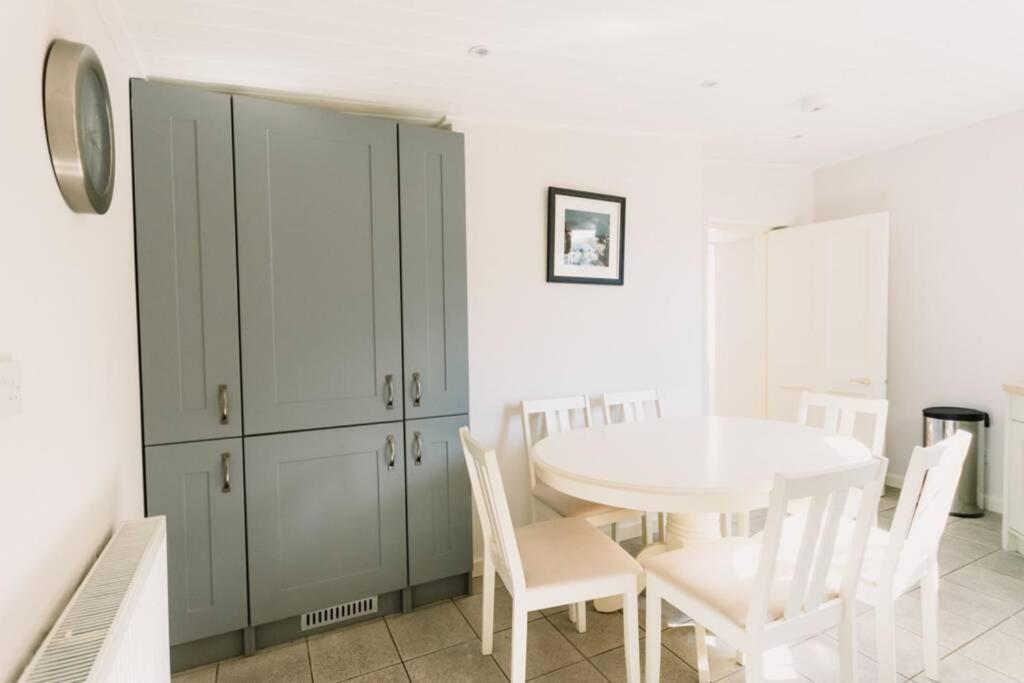 Factors House - A Comfy Cottage In Countryside Park With Wifi And Access To Bar And Pool Perth Bagian luar foto