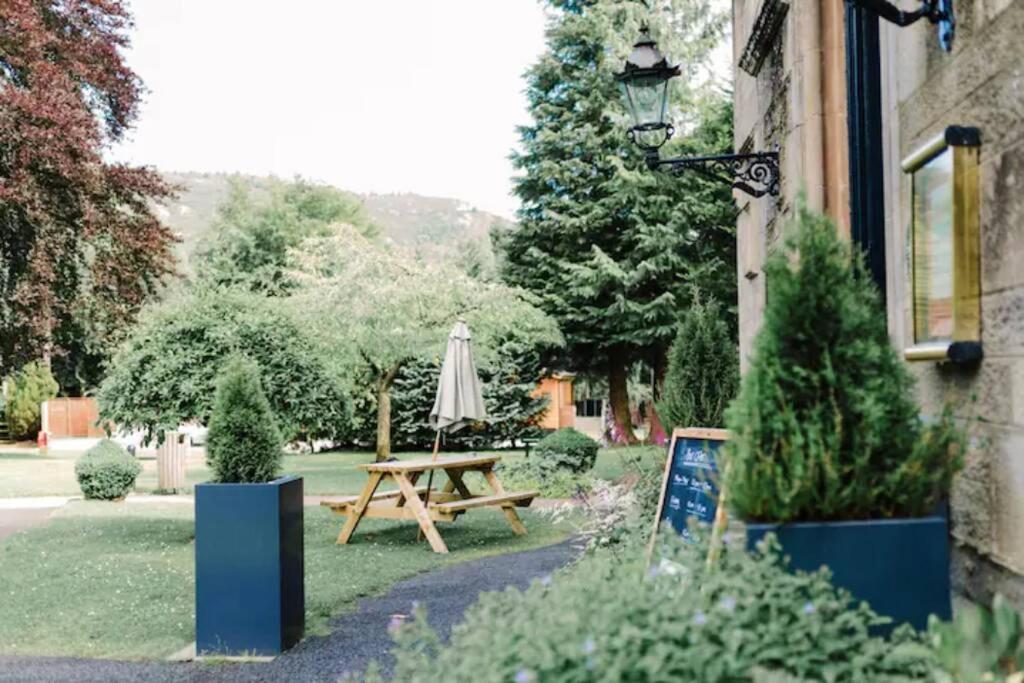 Factors House - A Comfy Cottage In Countryside Park With Wifi And Access To Bar And Pool Perth Bagian luar foto