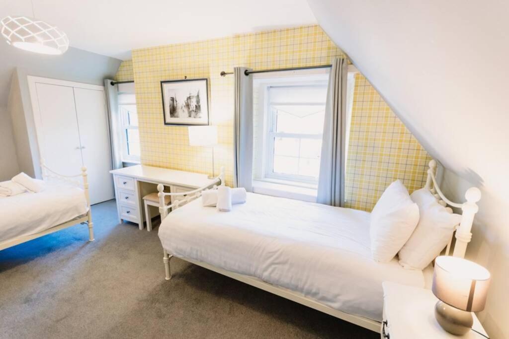 Factors House - A Comfy Cottage In Countryside Park With Wifi And Access To Bar And Pool Perth Bagian luar foto