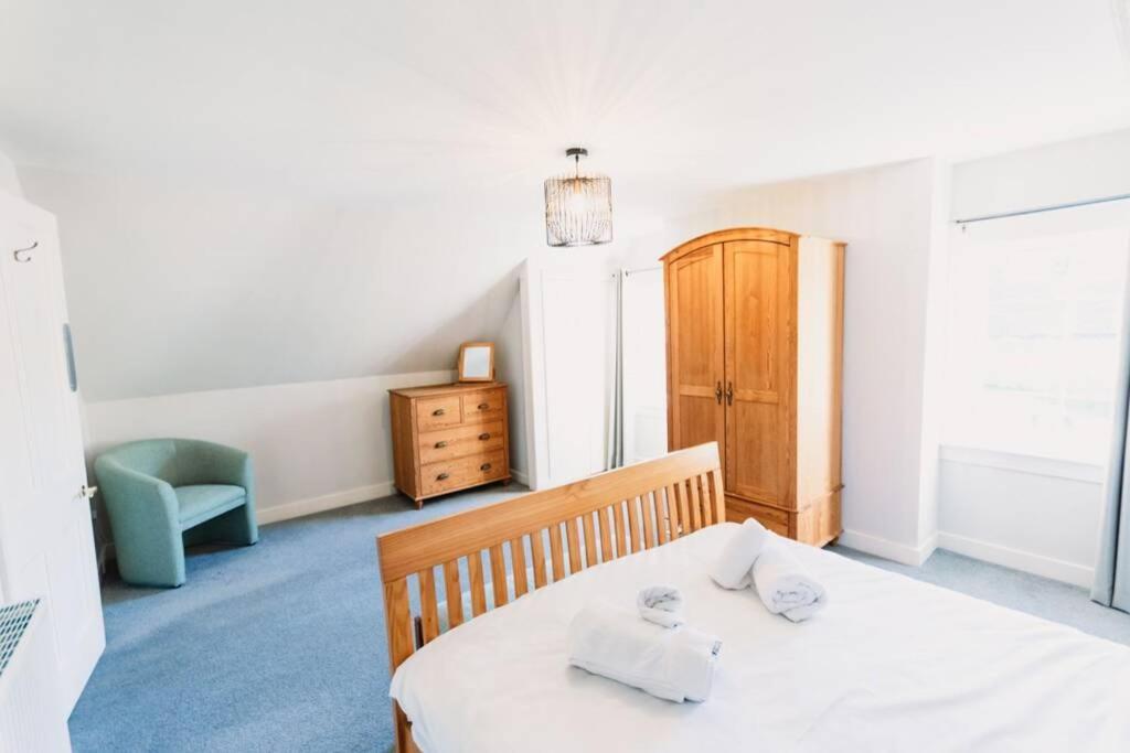 Factors House - A Comfy Cottage In Countryside Park With Wifi And Access To Bar And Pool Perth Bagian luar foto